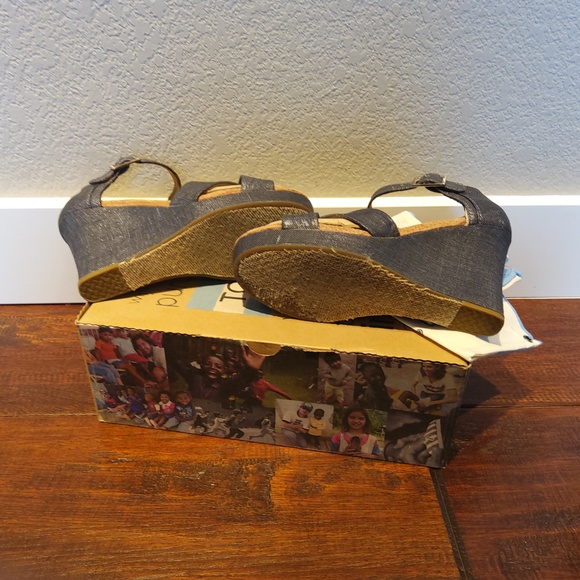 Tom's scrappy wedge black metallic linen women's size 6 - Picture 4 of 4